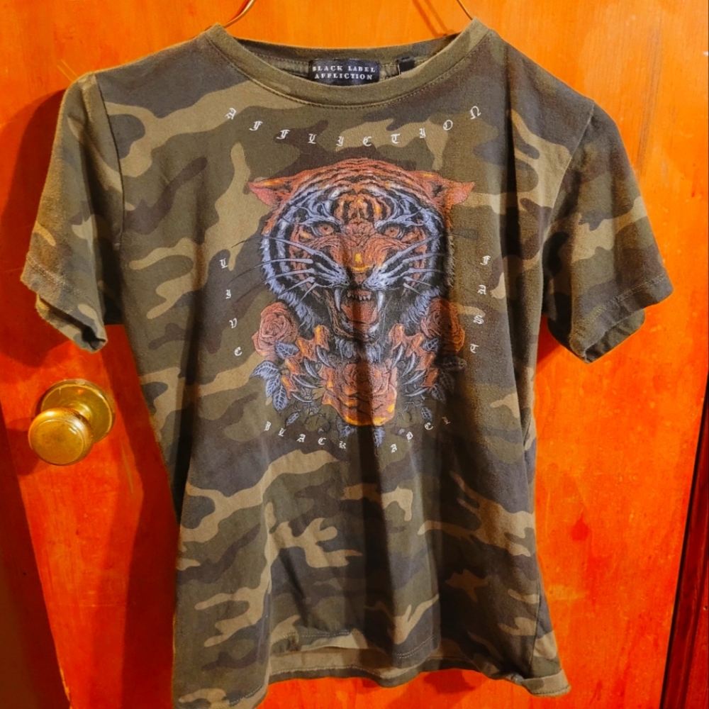 Affliction black label camouflage tshirt size small